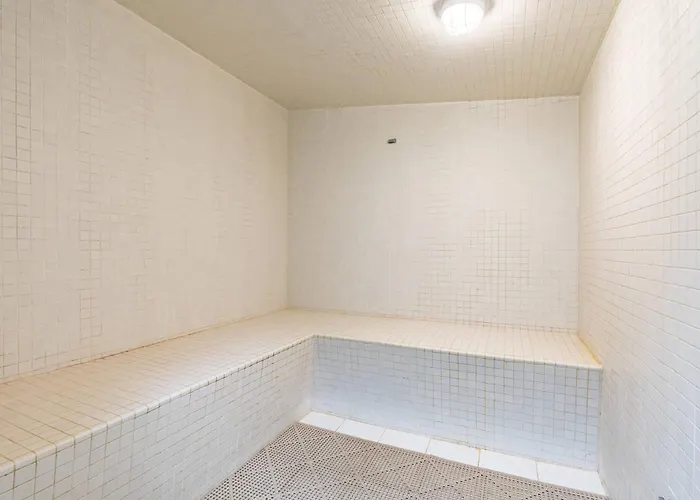 Holiday home 2nd-floor Coastal With Pools Hot Tubs Tennis Balcony Elevator Gulf Shores