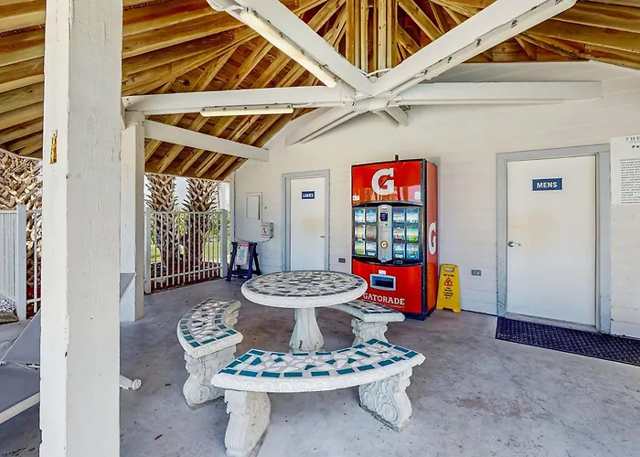 2nd-floor Coastal With Pools Hot Tubs Tennis Balcony Elevator * Gulf Shores